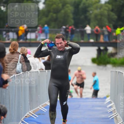 30.08.2026 - Elbe Triathlon Hamburg LAZAROV Photography http://msf.ph/oto/10036301 30.08.2026 09:07:46 Schwimmen 667, 702, 976 meine-sportfotos.de