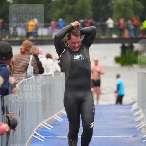 30.08.2026 - Elbe Triathlon Hamburg LAZAROV Photography http://msf.ph/oto/10036307 30.08.2026 09:07:47 Schwimmen 667, 702, 976 meine-sportfotos.de