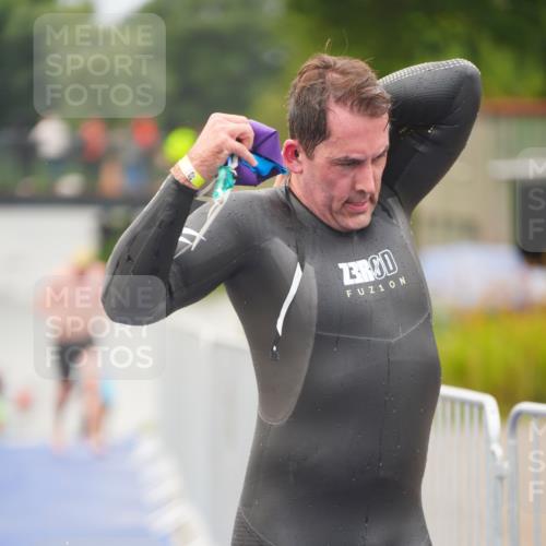 30.08.2026 - Elbe Triathlon Hamburg LAZAROV Photography http://msf.ph/oto/10036317 30.08.2026 09:07:49 Schwimmen 667, 702 meine-sportfotos.de