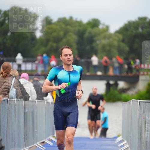 30.08.2026 - Elbe Triathlon Hamburg LAZAROV Photography http://msf.ph/oto/10036351 30.08.2026 09:08:02 Schwimmen 479, 638, 667 meine-sportfotos.de