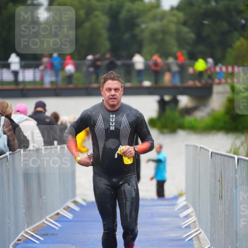 30.08.2026 - Elbe Triathlon Hamburg LAZAROV Photography http://msf.ph/oto/10036387 30.08.2026 09:08:21 Schwimmen 553, 572, 674 meine-sportfotos.de