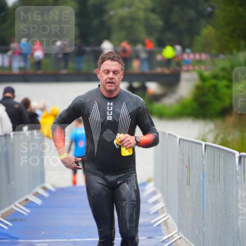 30.08.2026 - Elbe Triathlon Hamburg LAZAROV Photography http://msf.ph/oto/10036392 30.08.2026 09:08:21 Schwimmen 553, 572, 674 meine-sportfotos.de