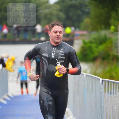 30.08.2026 - Elbe Triathlon Hamburg LAZAROV Photography http://msf.ph/oto/10036395 30.08.2026 09:08:22 Schwimmen 553, 572, 674 meine-sportfotos.de