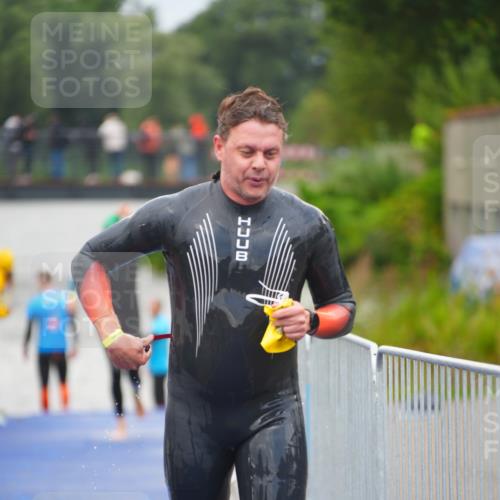 30.08.2026 - Elbe Triathlon Hamburg LAZAROV Photography http://msf.ph/oto/10036399 30.08.2026 09:08:22 Schwimmen 553, 572, 674 meine-sportfotos.de