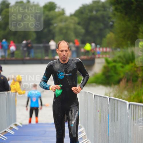 30.08.2026 - Elbe Triathlon Hamburg LAZAROV Photography http://msf.ph/oto/10036416 30.08.2026 09:08:26 Schwimmen 553, 674, 724 meine-sportfotos.de