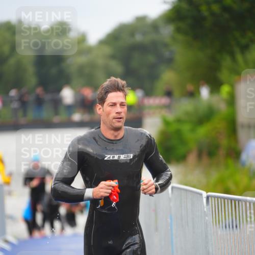 30.08.2026 - Elbe Triathlon Hamburg LAZAROV Photography http://msf.ph/oto/10036454 30.08.2026 09:08:59 Schwimmen 676, 782 meine-sportfotos.de