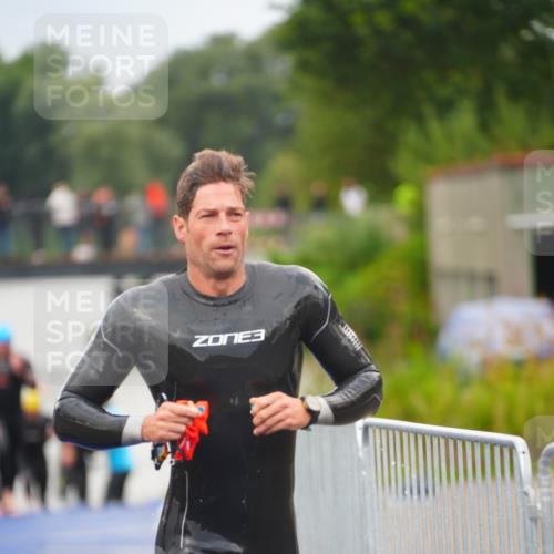 30.08.2026 - Elbe Triathlon Hamburg LAZAROV Photography http://msf.ph/oto/10036457 30.08.2026 09:08:59 Schwimmen 676, 782 meine-sportfotos.de