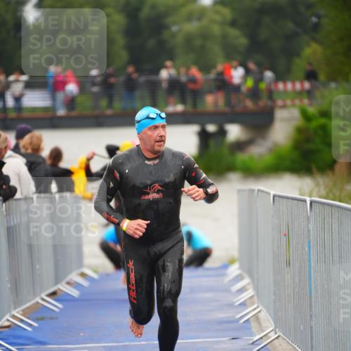 30.08.2026 - Elbe Triathlon Hamburg LAZAROV Photography http://msf.ph/oto/10036469 30.08.2026 09:09:06 Schwimmen 676, 698, 741, 746, 782 meine-sportfotos.de