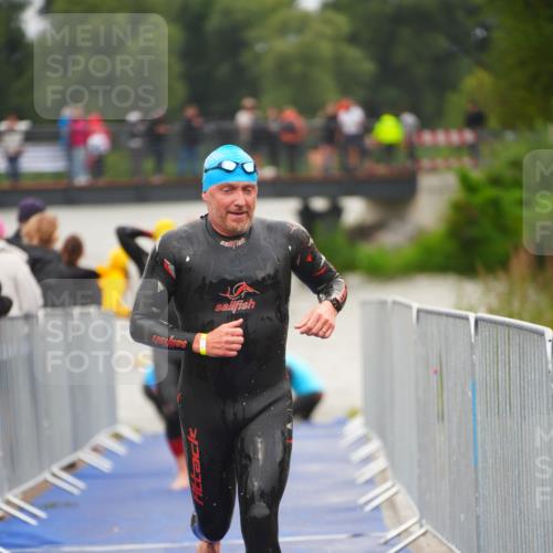 30.08.2026 - Elbe Triathlon Hamburg LAZAROV Photography http://msf.ph/oto/10036471 30.08.2026 09:09:06 Schwimmen 676, 698, 741, 746, 782 meine-sportfotos.de