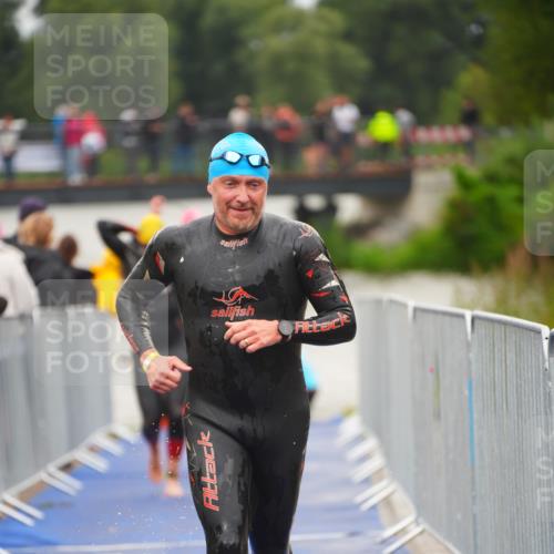 30.08.2026 - Elbe Triathlon Hamburg LAZAROV Photography http://msf.ph/oto/10036475 30.08.2026 09:09:07 Schwimmen 676, 698, 741, 746 meine-sportfotos.de