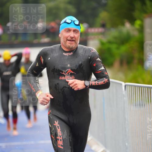 30.08.2026 - Elbe Triathlon Hamburg LAZAROV Photography http://msf.ph/oto/10036480 30.08.2026 09:09:07 Schwimmen 676, 698, 741, 746 meine-sportfotos.de