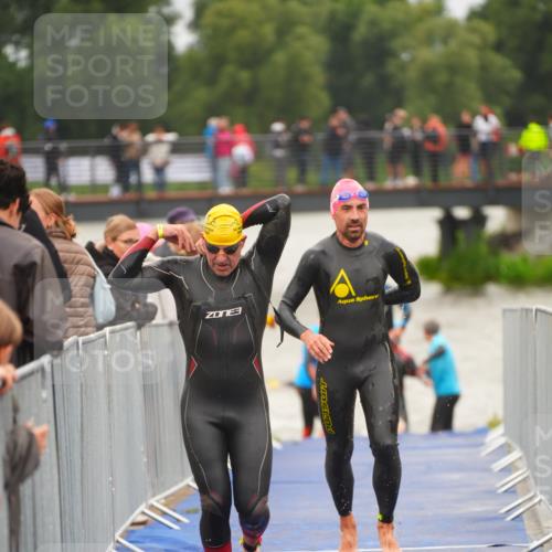 30.08.2026 - Elbe Triathlon Hamburg LAZAROV Photography http://msf.ph/oto/10036488 30.08.2026 09:09:10 Schwimmen 676, 698, 741, 746 meine-sportfotos.de