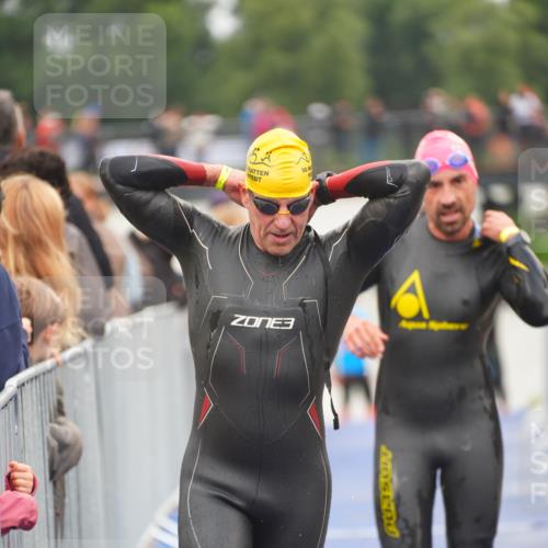 30.08.2026 - Elbe Triathlon Hamburg LAZAROV Photography http://msf.ph/oto/10036503 30.08.2026 09:09:12 Schwimmen 676, 698, 741, 746 meine-sportfotos.de