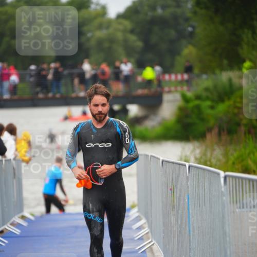30.08.2026 - Elbe Triathlon Hamburg LAZAROV Photography http://msf.ph/oto/10036521 30.08.2026 09:09:16 Schwimmen 698, 703, 741, 746 meine-sportfotos.de