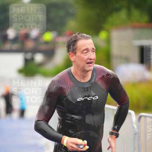 30.08.2026 - Elbe Triathlon Hamburg LAZAROV Photography http://msf.ph/oto/10036595 30.08.2026 09:09:36 Schwimmen 728, 731 meine-sportfotos.de