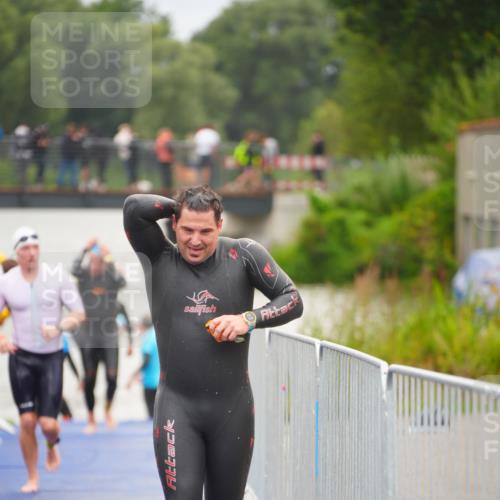 30.08.2026 - Elbe Triathlon Hamburg LAZAROV Photography http://msf.ph/oto/10036606 30.08.2026 09:09:48 Schwimmen 672, 728, 751 meine-sportfotos.de