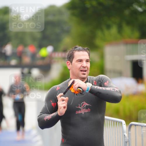 30.08.2026 - Elbe Triathlon Hamburg LAZAROV Photography http://msf.ph/oto/10036612 30.08.2026 09:09:50 Schwimmen 672, 750, 751 meine-sportfotos.de