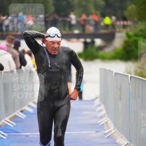 30.08.2026 - Elbe Triathlon Hamburg LAZAROV Photography http://msf.ph/oto/10036656 30.08.2026 09:09:59 Schwimmen 672, 687, 750, 751, 774 meine-sportfotos.de