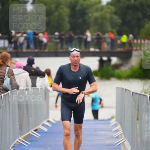 30.08.2026 - Elbe Triathlon Hamburg LAZAROV Photography http://msf.ph/oto/10036669 30.08.2026 09:10:05 Schwimmen 687, 750, 751, 774 meine-sportfotos.de
