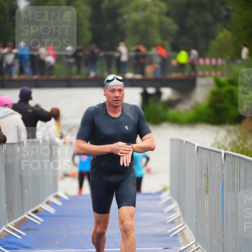 30.08.2026 - Elbe Triathlon Hamburg LAZAROV Photography http://msf.ph/oto/10036672 30.08.2026 09:10:06 Schwimmen 687, 750, 751, 774 meine-sportfotos.de