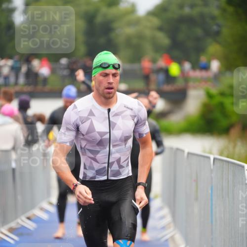 30.08.2026 - Elbe Triathlon Hamburg LAZAROV Photography http://msf.ph/oto/10036742 30.08.2026 09:10:41 Schwimmen 548, 563, 566, 591, 690, 699, 722, 752 meine-sportfotos.de