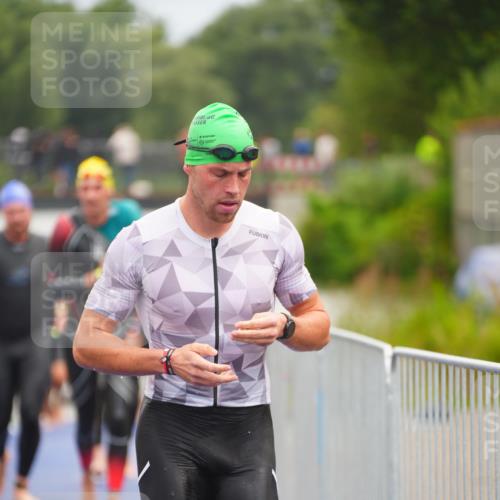 30.08.2026 - Elbe Triathlon Hamburg LAZAROV Photography http://msf.ph/oto/10036748 30.08.2026 09:10:41 Schwimmen 548, 563, 566, 591, 690, 699, 722, 752 meine-sportfotos.de