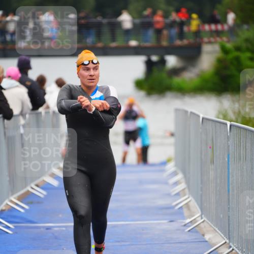 30.08.2026 - Elbe Triathlon Hamburg LAZAROV Photography http://msf.ph/oto/10037048 30.08.2026 09:11:33 Schwimmen 869 meine-sportfotos.de