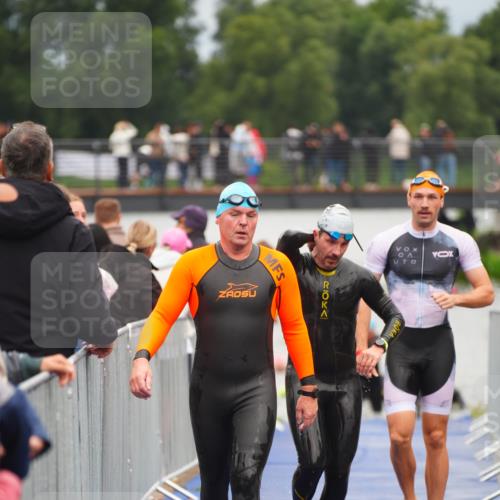 30.08.2026 - Elbe Triathlon Hamburg LAZAROV Photography http://msf.ph/oto/10037067 30.08.2026 09:11:48 Schwimmen 521, 655, 710, 869 meine-sportfotos.de