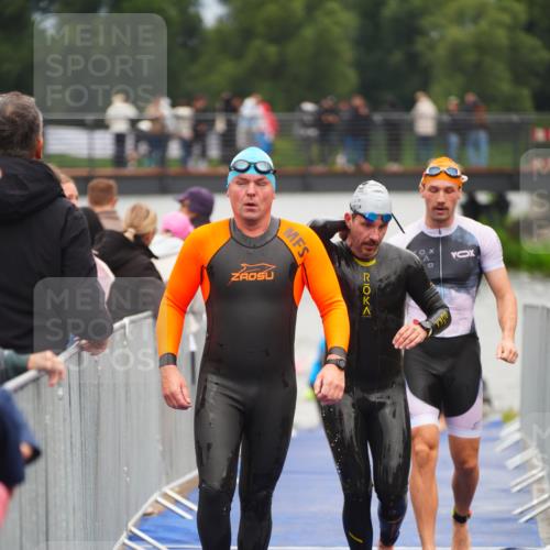 30.08.2026 - Elbe Triathlon Hamburg LAZAROV Photography http://msf.ph/oto/10037070 30.08.2026 09:11:48 Schwimmen 521, 655, 710, 869 meine-sportfotos.de