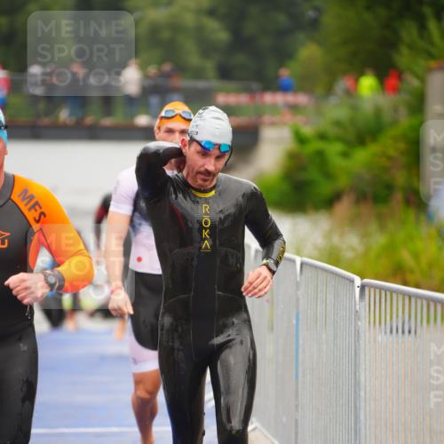 30.08.2026 - Elbe Triathlon Hamburg LAZAROV Photography http://msf.ph/oto/10037079 30.08.2026 09:11:50 Schwimmen 521, 655, 710 meine-sportfotos.de