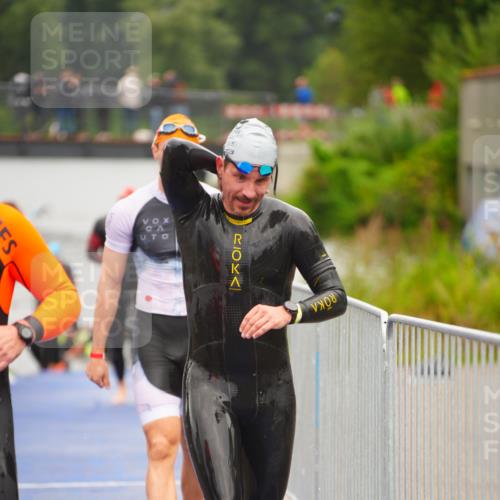 30.08.2026 - Elbe Triathlon Hamburg LAZAROV Photography http://msf.ph/oto/10037082 30.08.2026 09:11:50 Schwimmen 521, 655, 710 meine-sportfotos.de