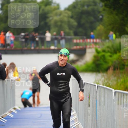 30.08.2026 - Elbe Triathlon Hamburg LAZAROV Photography http://msf.ph/oto/10037188 30.08.2026 09:12:20 Schwimmen 602, 648, 650, 658, 666, 716, 735 meine-sportfotos.de