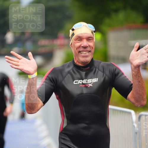 30.08.2026 - Elbe Triathlon Hamburg LAZAROV Photography http://msf.ph/oto/10037242 30.08.2026 09:12:32 Schwimmen 696, 735, 763 meine-sportfotos.de