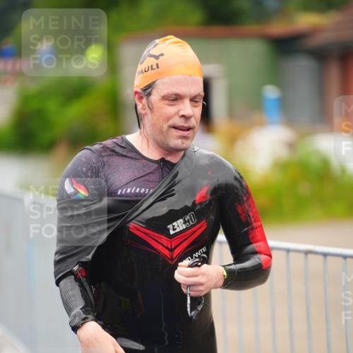 30.08.2026 - Elbe Triathlon Hamburg LAZAROV Photography http://msf.ph/oto/10037264 30.08.2026 09:12:35 Schwimmen 696, 735, 763 meine-sportfotos.de