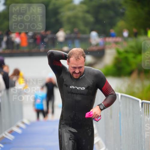 30.08.2026 - Elbe Triathlon Hamburg LAZAROV Photography http://msf.ph/oto/10037275 30.08.2026 09:12:41 Schwimmen 675, 696, 763 meine-sportfotos.de