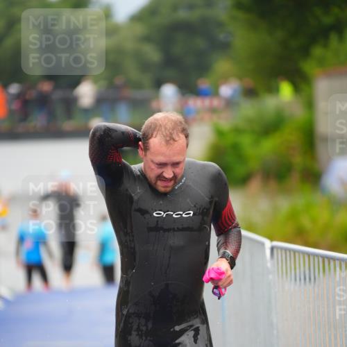 30.08.2026 - Elbe Triathlon Hamburg LAZAROV Photography http://msf.ph/oto/10037278 30.08.2026 09:12:42 Schwimmen 675, 696, 763 meine-sportfotos.de