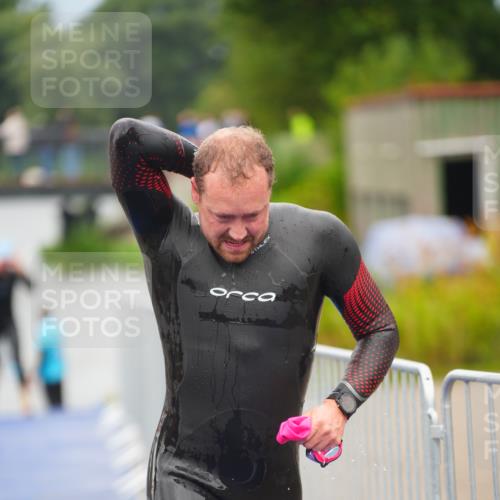 30.08.2026 - Elbe Triathlon Hamburg LAZAROV Photography http://msf.ph/oto/10037281 30.08.2026 09:12:42 Schwimmen 675, 696, 763 meine-sportfotos.de