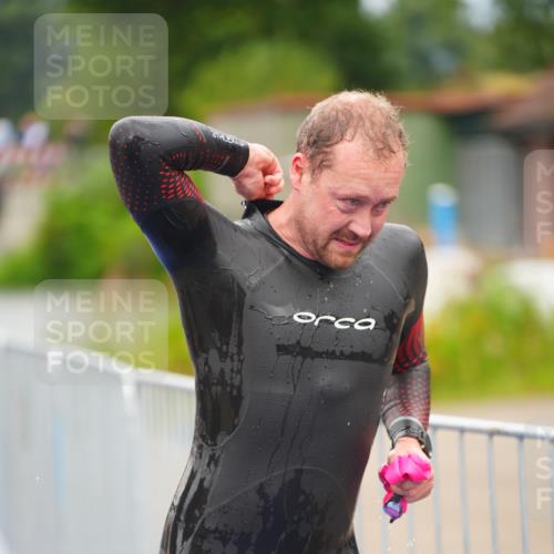 30.08.2026 - Elbe Triathlon Hamburg LAZAROV Photography http://msf.ph/oto/10037284 30.08.2026 09:12:42 Schwimmen 675, 696, 763 meine-sportfotos.de