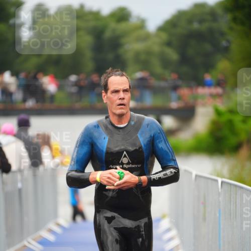 30.08.2026 - Elbe Triathlon Hamburg LAZAROV Photography http://msf.ph/oto/10037328 30.08.2026 09:13:09 Schwimmen 680, 736, 754 meine-sportfotos.de