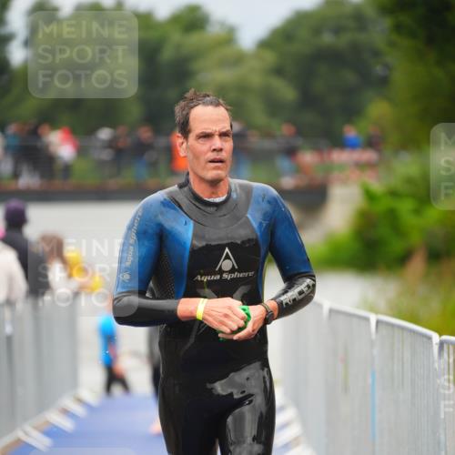 30.08.2026 - Elbe Triathlon Hamburg LAZAROV Photography http://msf.ph/oto/10037330 30.08.2026 09:13:09 Schwimmen 680, 736, 754 meine-sportfotos.de