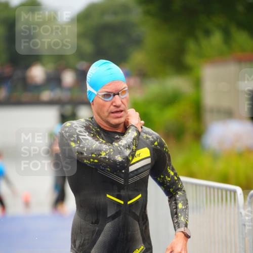 30.08.2026 - Elbe Triathlon Hamburg LAZAROV Photography http://msf.ph/oto/10037360 30.08.2026 09:13:20 Schwimmen 673, 680, 754 meine-sportfotos.de