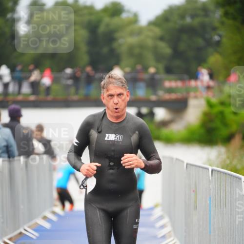 30.08.2026 - Elbe Triathlon Hamburg LAZAROV Photography http://msf.ph/oto/10037470 30.08.2026 09:14:26 Schwimmen 726 meine-sportfotos.de