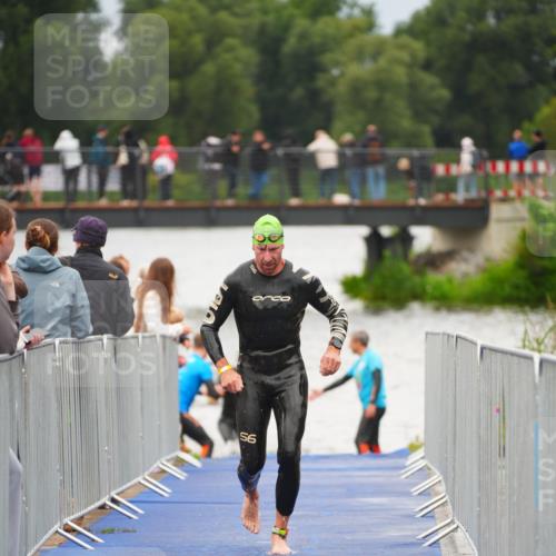 30.08.2026 - Elbe Triathlon Hamburg LAZAROV Photography http://msf.ph/oto/10037492 30.08.2026 09:14:31 Schwimmen 598, 726 meine-sportfotos.de