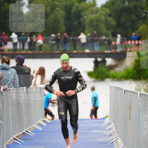 30.08.2026 - Elbe Triathlon Hamburg LAZAROV Photography http://msf.ph/oto/10037498 30.08.2026 09:14:31 Schwimmen 598, 726 meine-sportfotos.de
