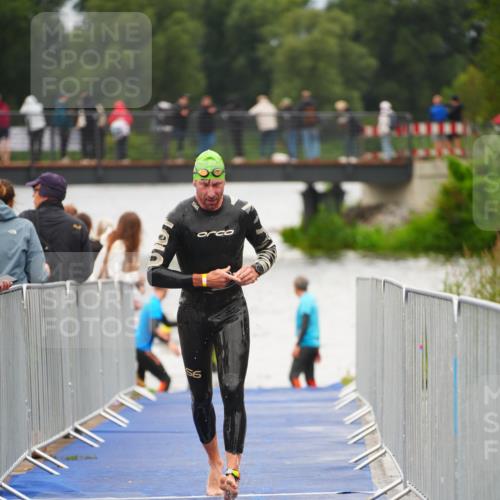 30.08.2026 - Elbe Triathlon Hamburg LAZAROV Photography http://msf.ph/oto/10037502 30.08.2026 09:14:31 Schwimmen 598, 726 meine-sportfotos.de