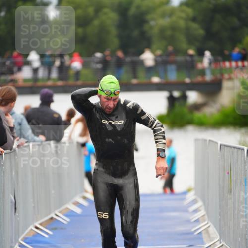 30.08.2026 - Elbe Triathlon Hamburg LAZAROV Photography http://msf.ph/oto/10037520 30.08.2026 09:14:33 Schwimmen 598, 726 meine-sportfotos.de