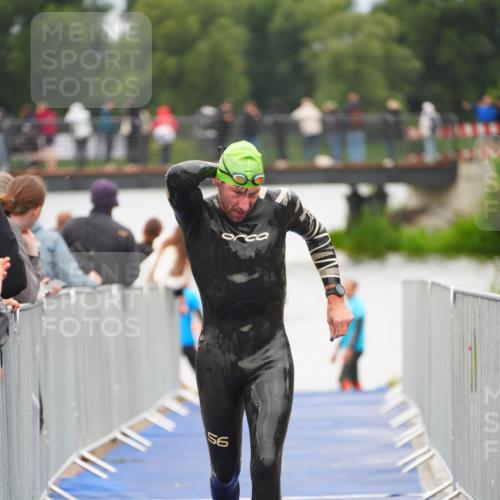 30.08.2026 - Elbe Triathlon Hamburg LAZAROV Photography http://msf.ph/oto/10037523 30.08.2026 09:14:33 Schwimmen 598, 726 meine-sportfotos.de