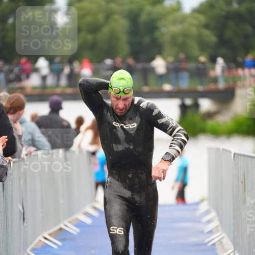 30.08.2026 - Elbe Triathlon Hamburg LAZAROV Photography http://msf.ph/oto/10037532 30.08.2026 09:14:33 Schwimmen 598, 726 meine-sportfotos.de