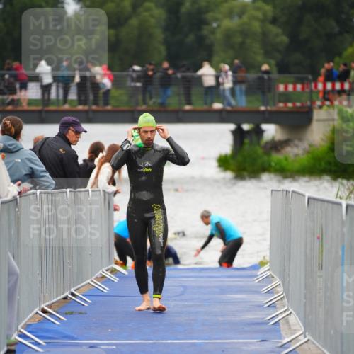 30.08.2026 - Elbe Triathlon Hamburg LAZAROV Photography http://msf.ph/oto/10037551 30.08.2026 09:14:42 Schwimmen 598, 694, 726 meine-sportfotos.de