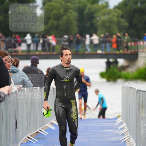 30.08.2026 - Elbe Triathlon Hamburg LAZAROV Photography http://msf.ph/oto/10037561 30.08.2026 09:14:46 Schwimmen 598, 694 meine-sportfotos.de